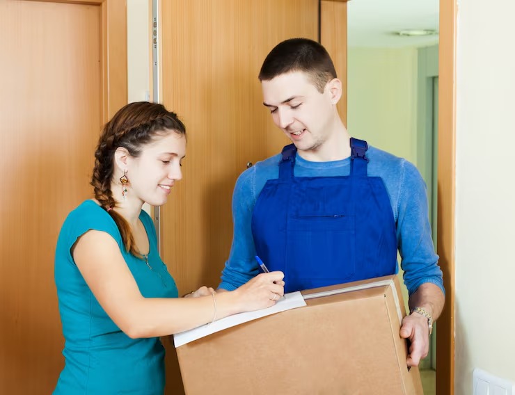 Tired of Carrying Boxes? Find Student Storage Near Me with Student Stuff’s Easy Pickup Service